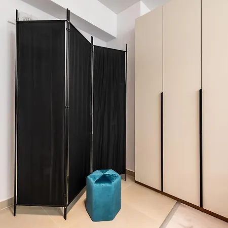 Apartment Address 811 B2